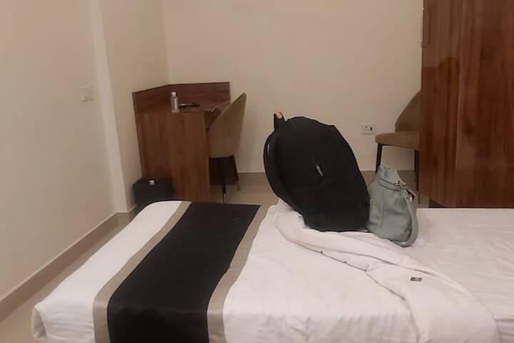Room 12 of 18