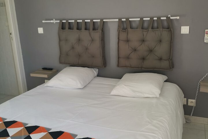 Room 13 of 33