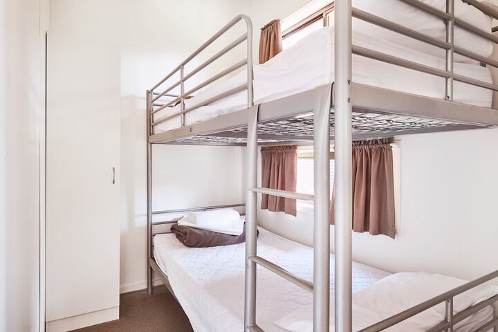 Room 3 of 74