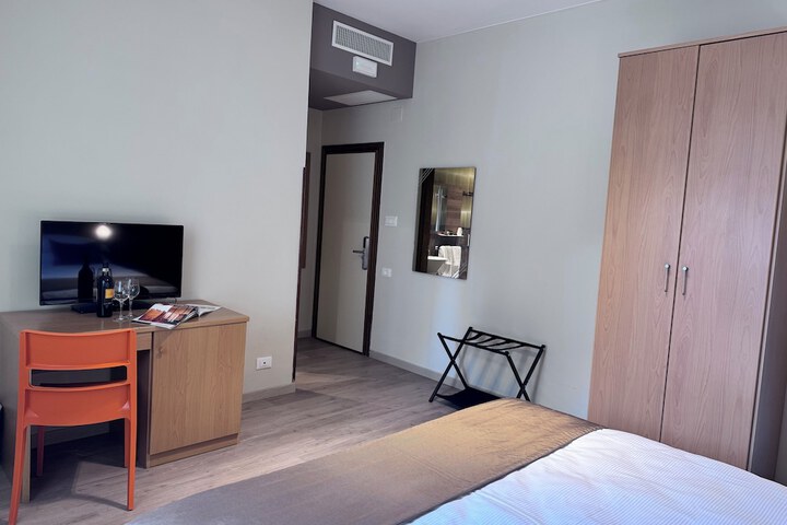 Room 12 of 33