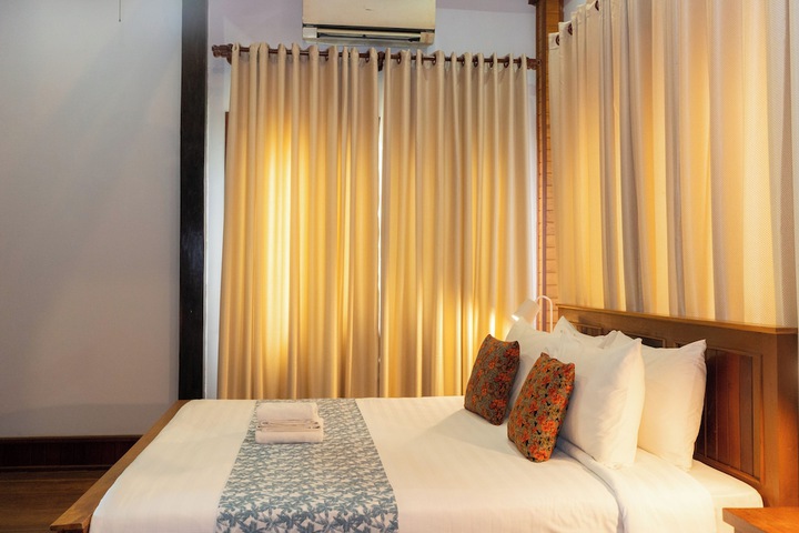Room 12 of 30
