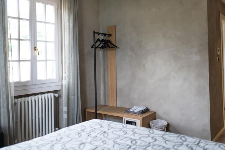 Room 6 of 92
