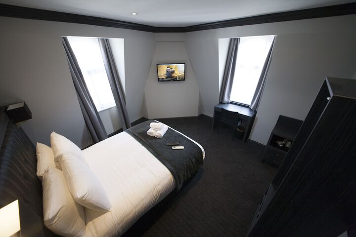 Room 10 of 30