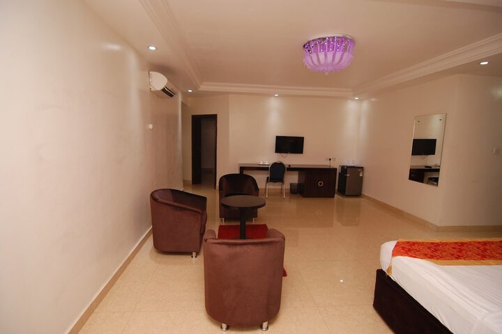 Room 30 of 99