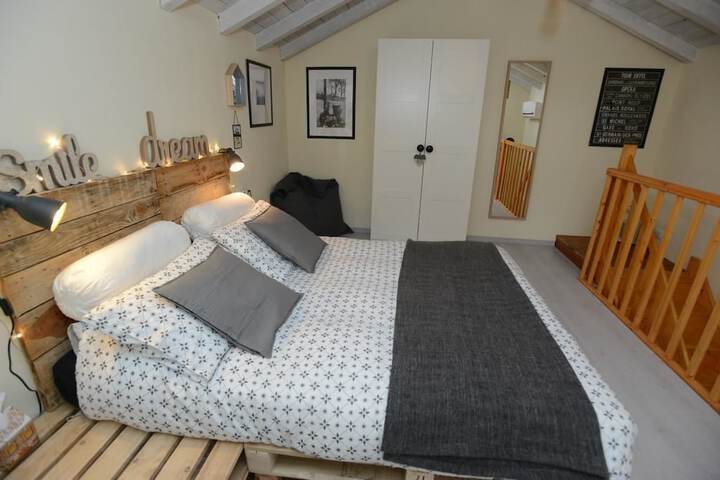 Room 6 of 33