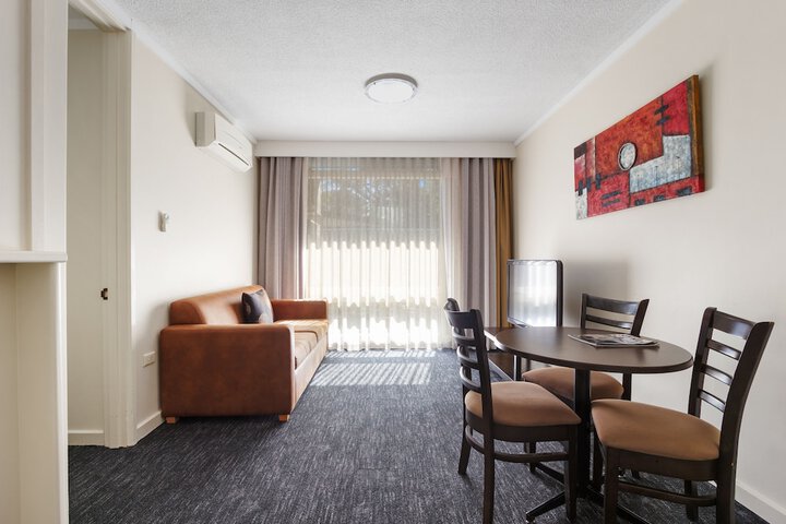 Room 3 of 28