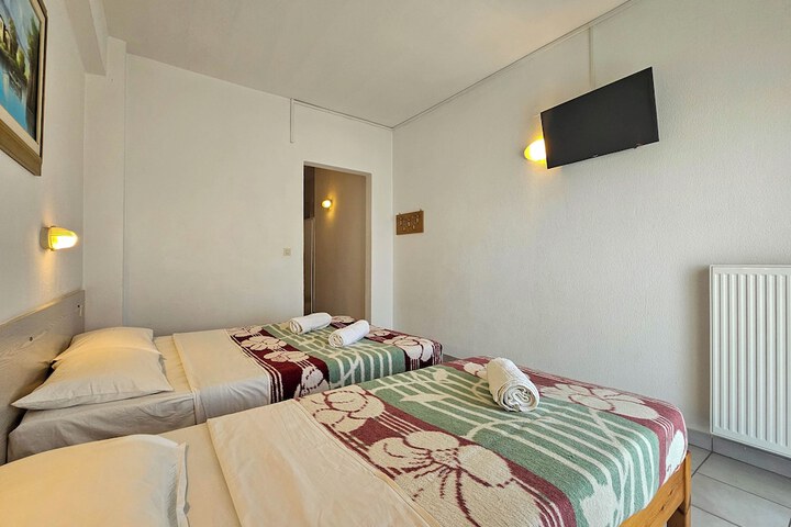 Room 4 of 14
