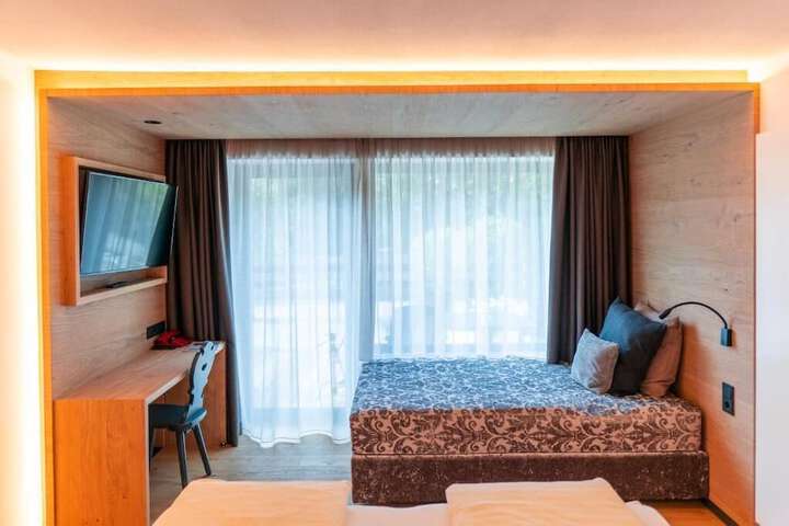 Room 4 of 55