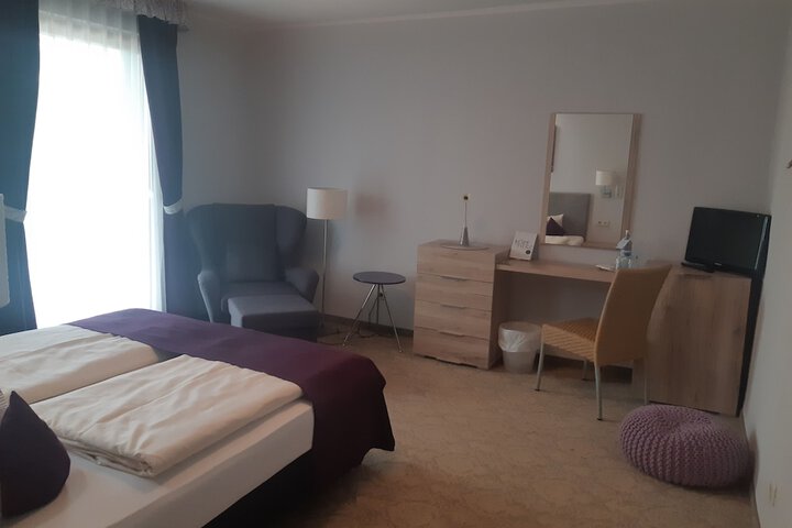 Room 7 of 66
