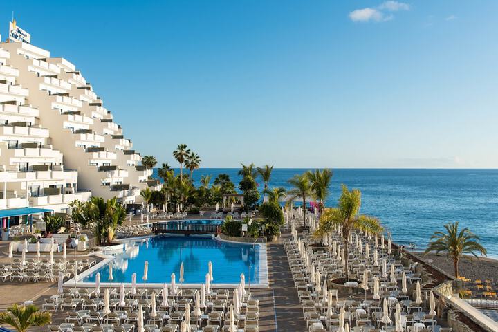Hotel with Pool