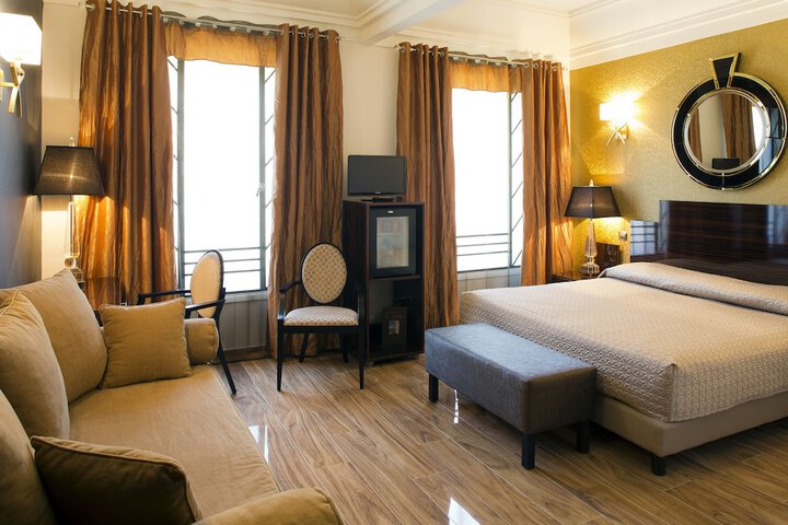 Room 35 of 62