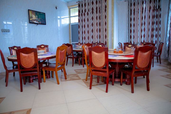 Dining 45 of 58