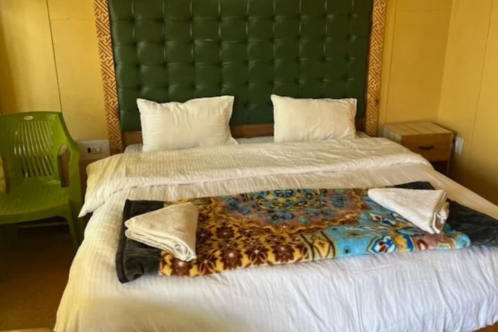 Room 4 of 15