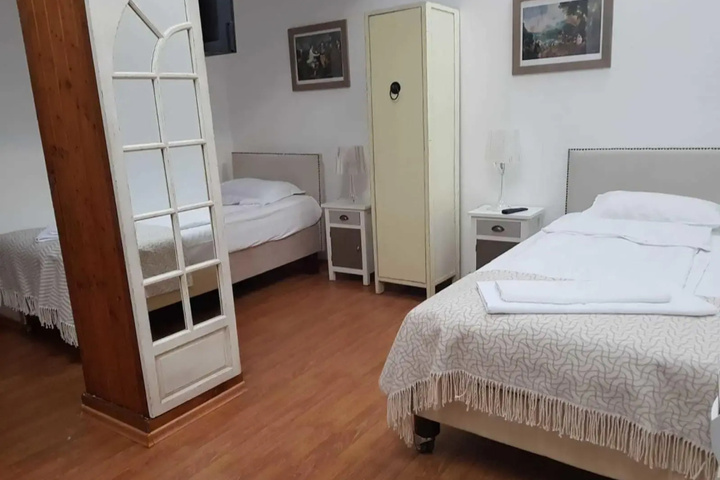 Room 3 of 12