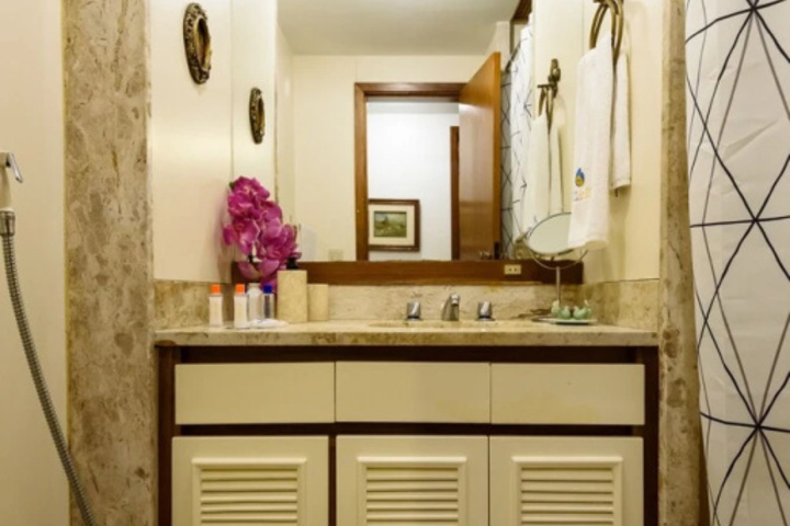 Room 8 of 14