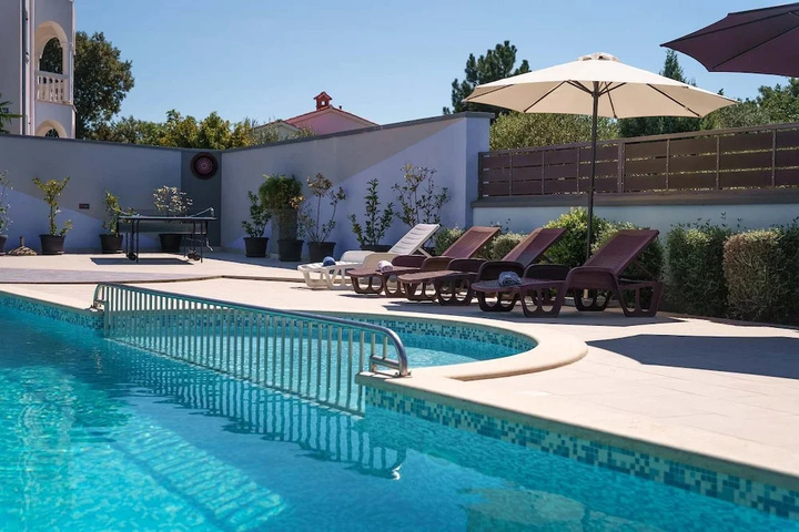 Pool 14 of 23