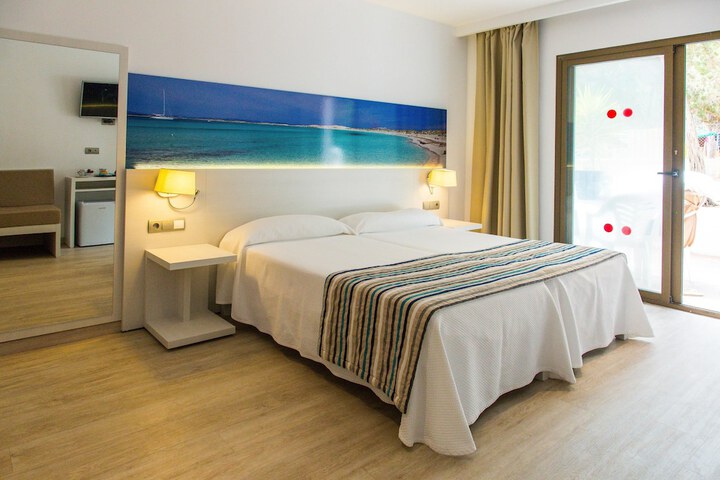 Room 44 of 143