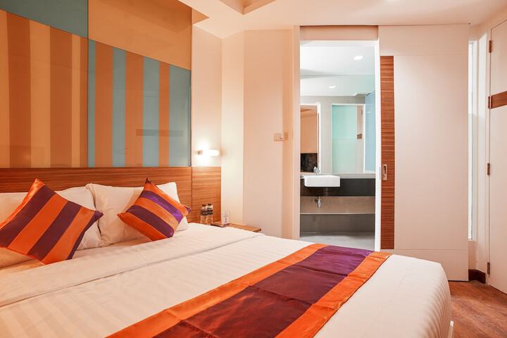 Room 10 of 30