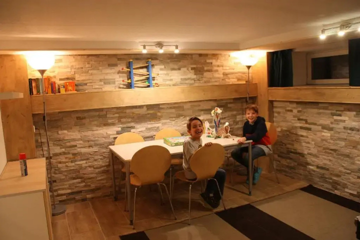 Dining 7 of 8