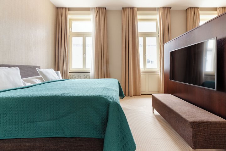 Room 8 of 70