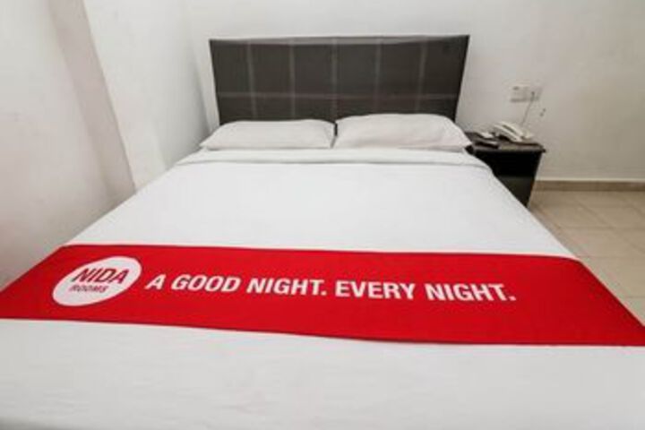 Room 8 of 16