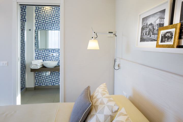 Room 16 of 228