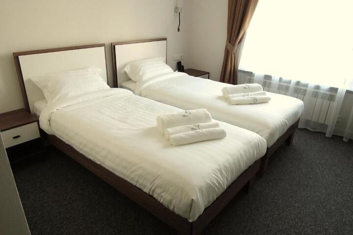 Room 6 of 9