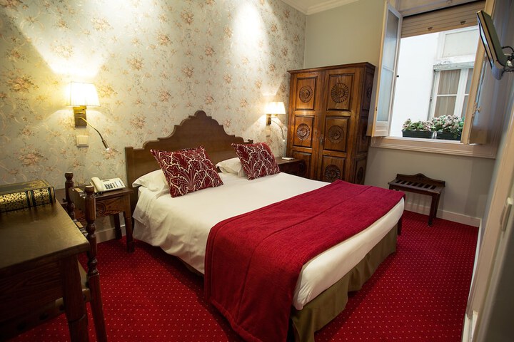 Room 7 of 48