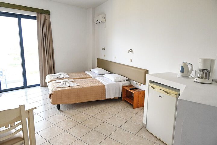 Room 9 of 33
