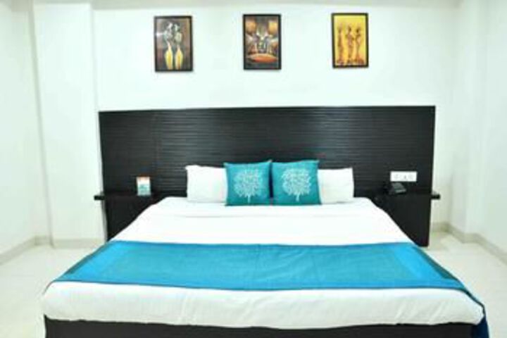 Room 8 of 12
