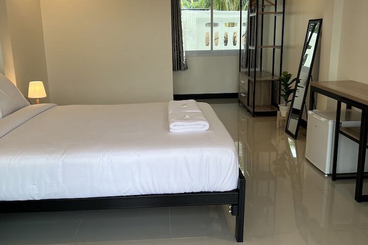 Room 10 of 16