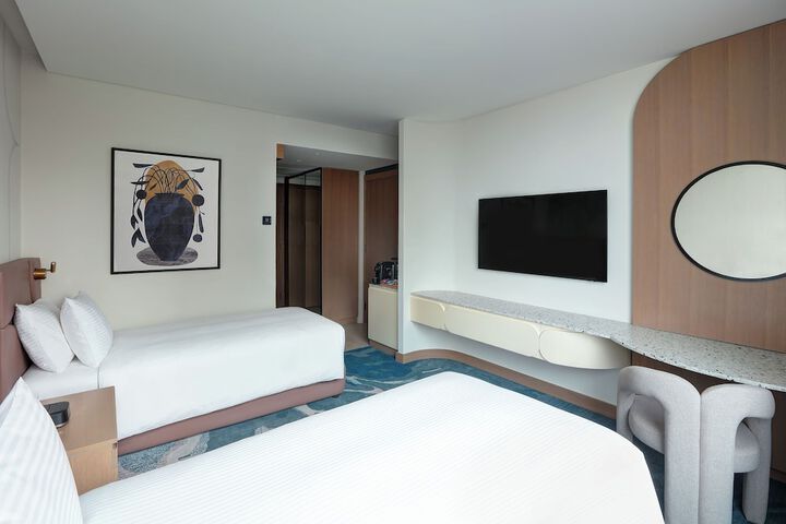Room 16 of 83