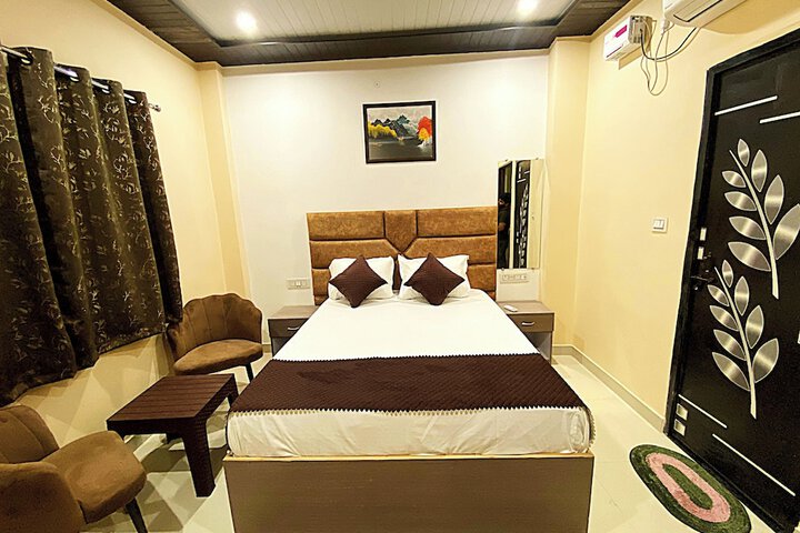 Room 10 of 17
