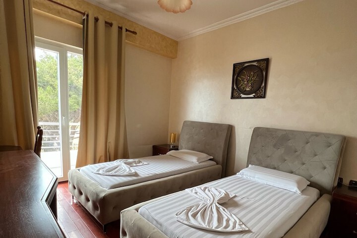 Room 7 of 17
