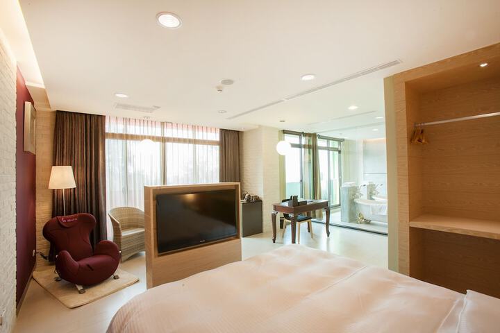 Room 18 of 48