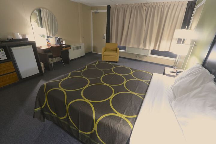 Room 9 of 47