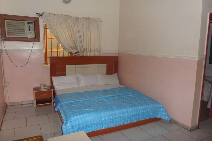 Room 5 of 17