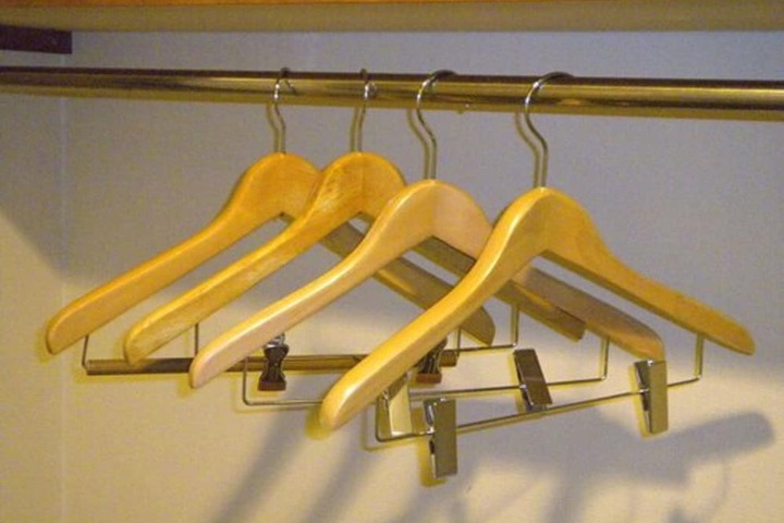 Room 6 of 12
