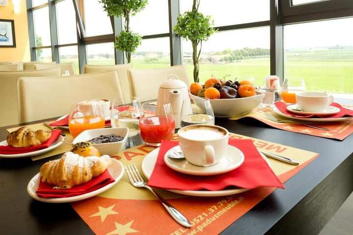 Breakfast/Coffee Service 33 of 39