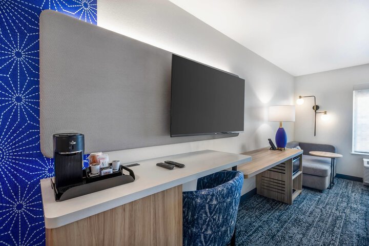 Room 6 of 38