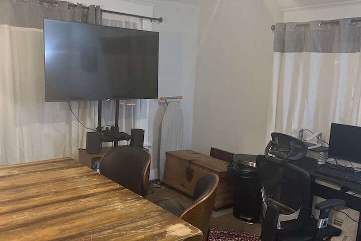 Room 53 of 99