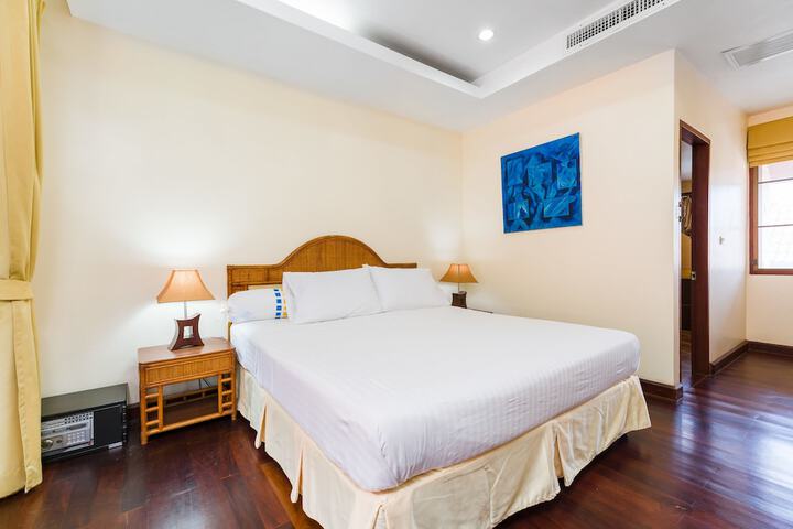 Room 4 of 15