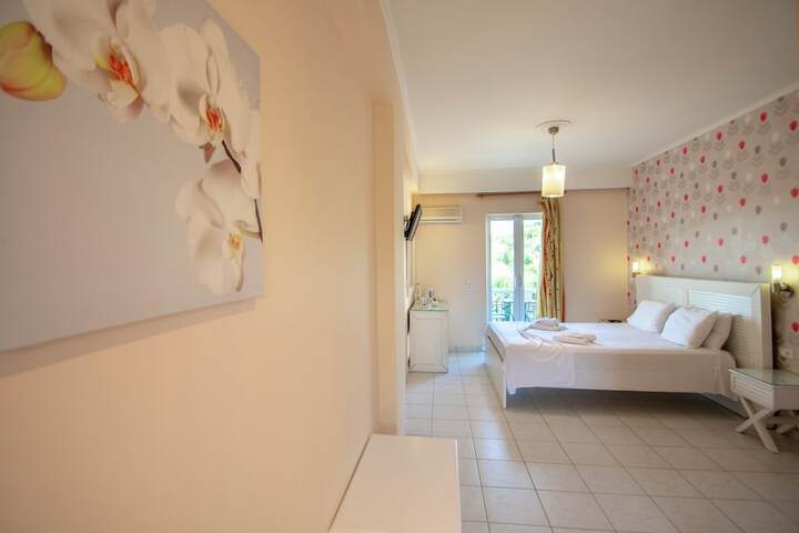 Room 8 of 33