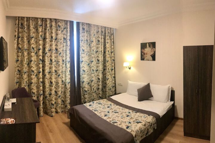 Room 48 of 106