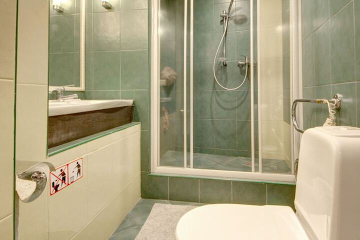 Room 7 of 14