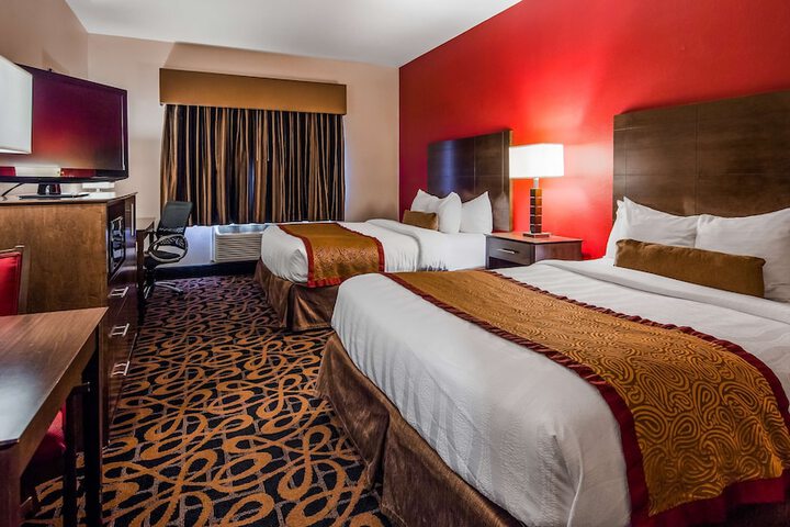 2 Queen Beds Mobility Accessible Bathtub Full Breakfast (6 of 6)