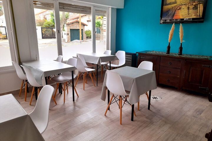 Lounge 4 of 7
