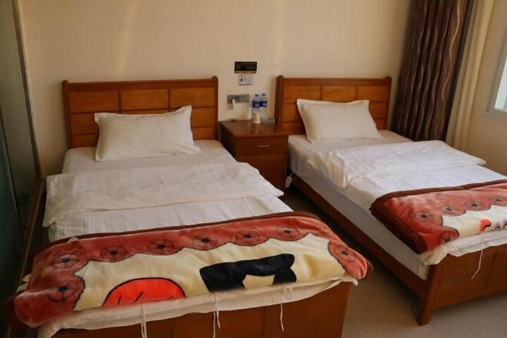 Room 12 of 142