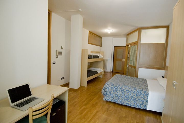Room 7 of 18
