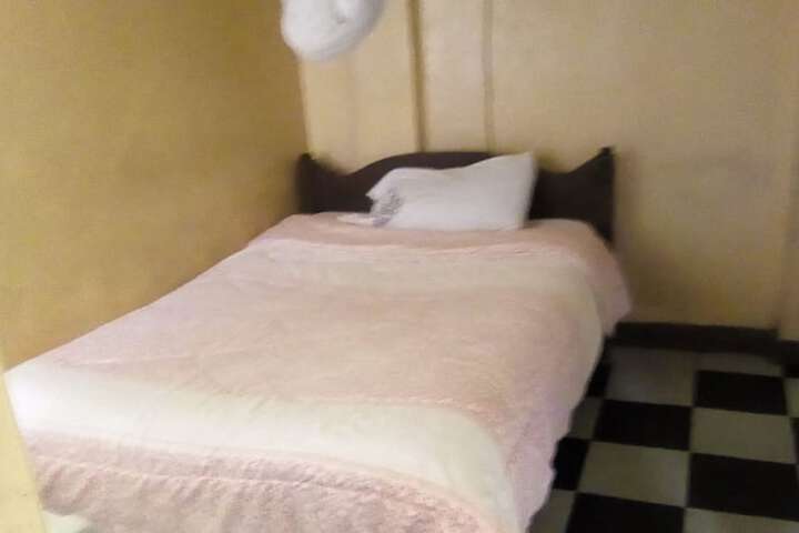 Room 7 of 24